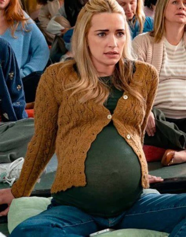 Brianne Howey is pregnant (c) Instagram