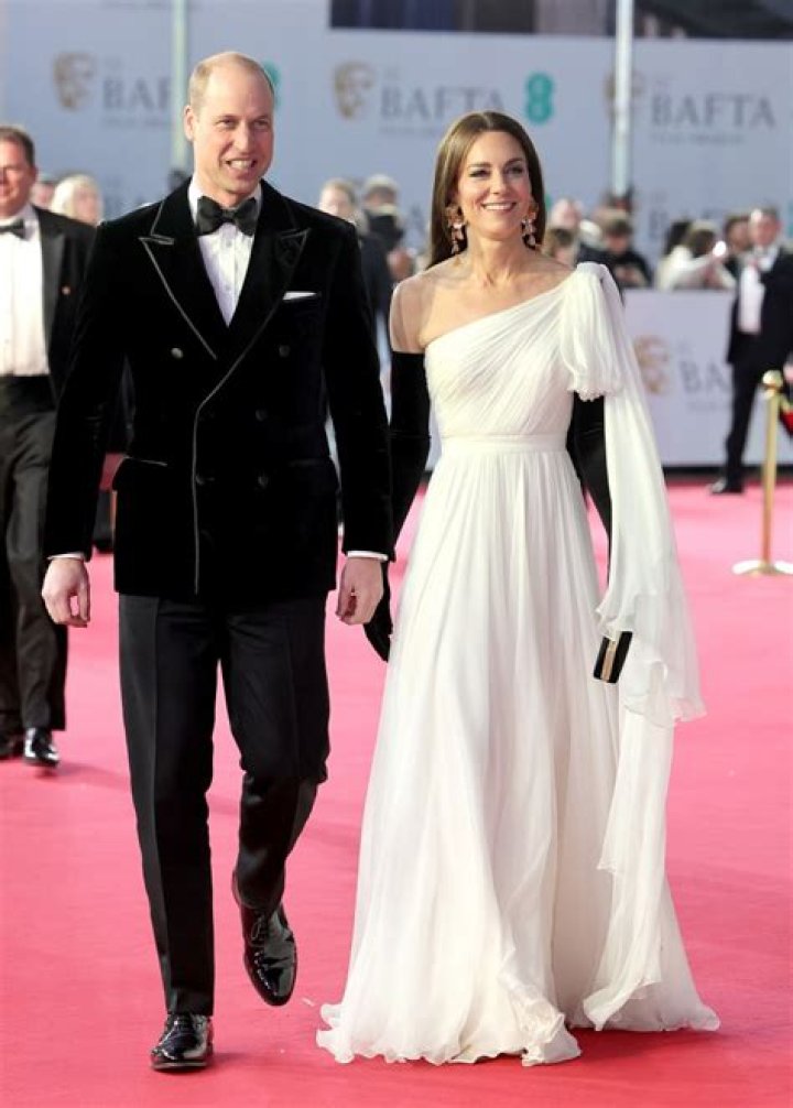 Catherine Middleton and Prince William with their newborn son at St Mary's Hospital on July 23, 2013 in London, England. | Source: Getty Images