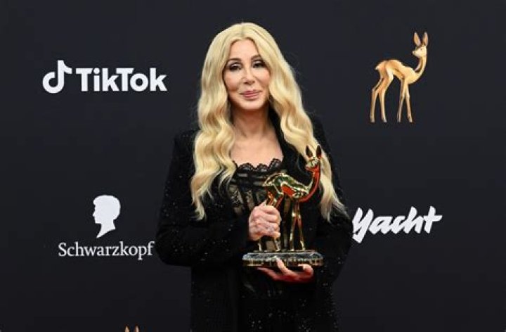 Cher during the Grammy awards wearing a large butterfly pin in her hair on March 2, 1974 in Los Angeles, California. | Source: Getty Images