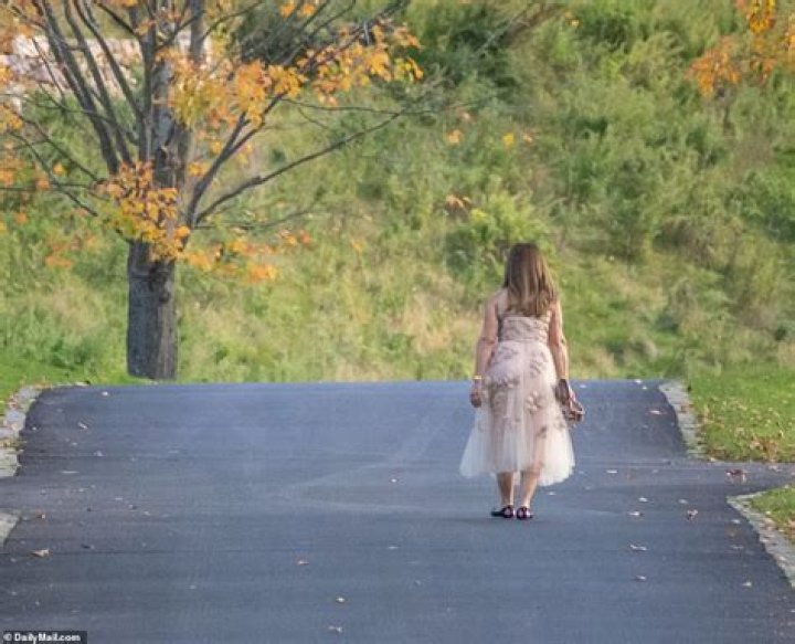Melinda could be seen wandering along the private driveway on the North Salem, New York estate on Friday evening